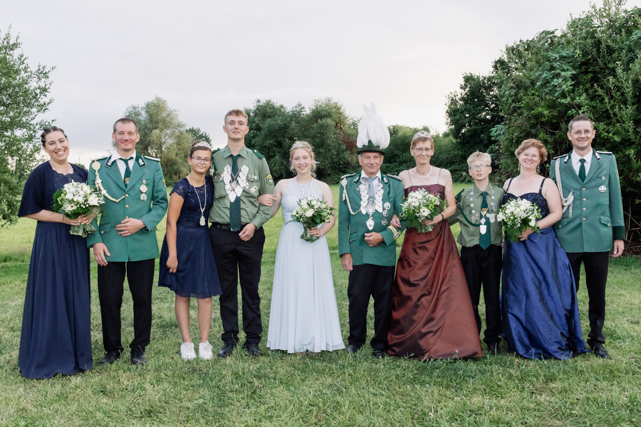 Thron 2024/25 Thron 2024/25